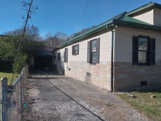 Foreclosed Home - 308 SPRUCE ST, 24216