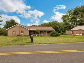 Foreclosed Home - 8249 SNAKE CREEK RD, 24343