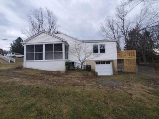 Foreclosed Home - 1444 S FAIRLAWN DR, 24426