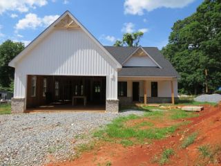 Foreclosed Home - 1243 WALNUT HOLLOW RD, 24503