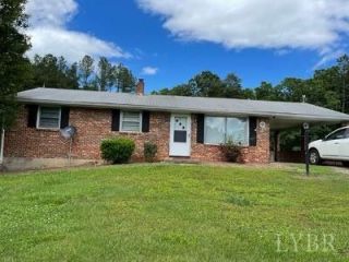 Foreclosed Home - 4541 S MEADOWS RD, 24557