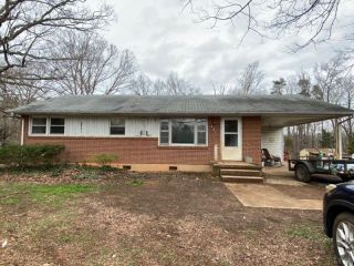 Foreclosed Home - 405 OAKWOOD DR, 24563