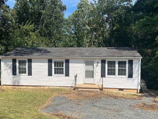 Foreclosed Home - 259 LAKEVIEW DR, 24572