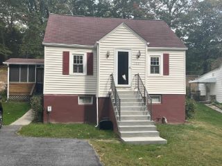 Foreclosed Home - 1321 GLENDALE AVE, 24701