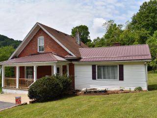 Foreclosed Home - 497 E WAYNE ST, 24701