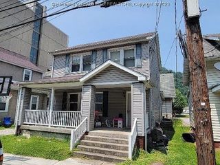Foreclosed Home - 612 1ST AVE, 25136