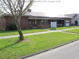 Foreclosed Home - 907 6TH AVE, 25177