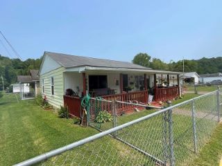 Foreclosed Home - 401 CENTRAL AVE, 25276