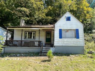 Foreclosed Home - 216 KANAWHA 2 MILE RD, 25312