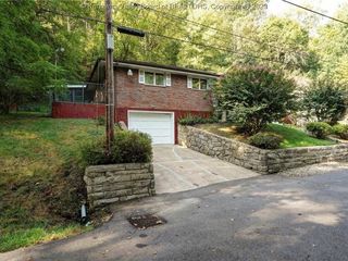 Foreclosed Home - 917 WOODHAVEN DR, 25387