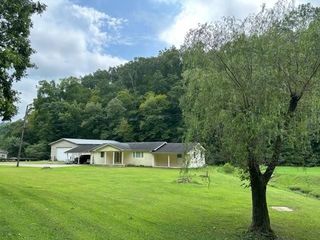 Foreclosed Home - 1123 WOLF CREEK RD, 25514
