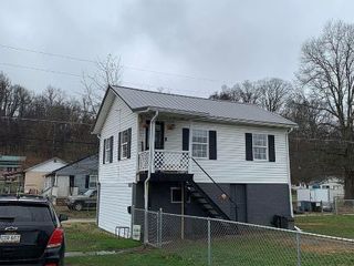 Foreclosed Home - 1702 SYCAMORE ST, 25530