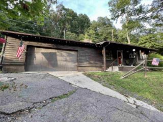 Foreclosed Home - 426 TOMS CREEK RD, 25570