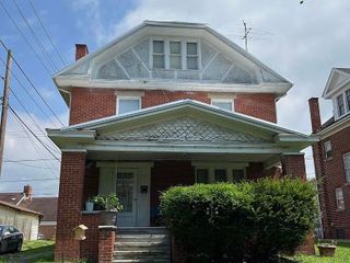 Foreclosed Home - 1310 15TH ST, 25701