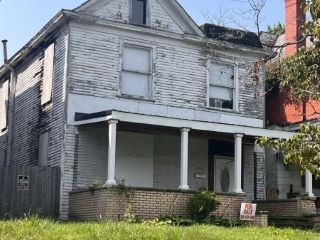 Foreclosed Home - 433 5TH AVE, 25701