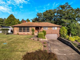 Foreclosed Home - 547 N INWOOD DR, 25701