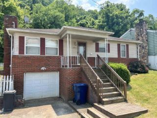 Foreclosed Home - 1012 OHIO RIVER RD, 25702