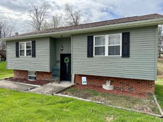 Foreclosed Home - 211 TWIN VIEW LN, 25704