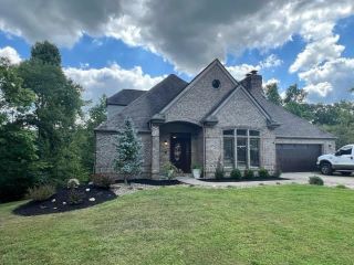 Foreclosed Home - 25 CLIFF WOODS DR, 25704