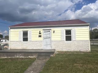 Foreclosed Home - 1027 11TH ST W, 25704