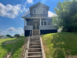 Foreclosed Home - 156 S WALNUT ST, 25705
