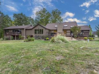 Foreclosed Home - 11 FAIRWAY DR, 25705
