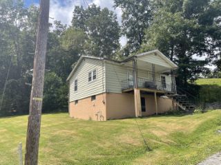 Foreclosed Home - 166 LEE ST, 25801