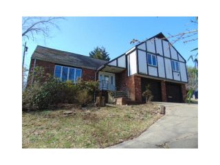 Foreclosed Home - 1112 Village Way, 26554