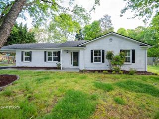 Foreclosed Home - 5867 Millstone Ln, 27040