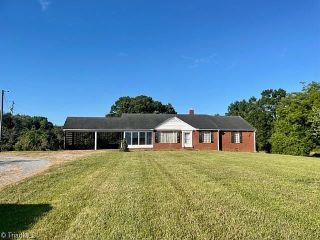 Foreclosed Home - 3034 E US HIGHWAY 64, 27292
