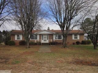 Foreclosed Home - 402 ANNE ST, 27295