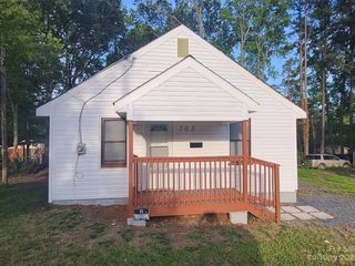 Foreclosed Home - 703 S PEARL ST, 27371