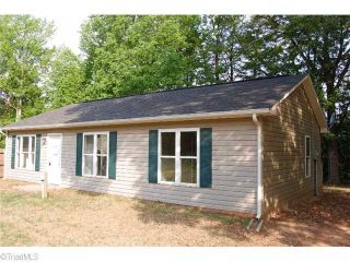 Foreclosed Home - 3018 BRANDERWOOD DR, 27406
