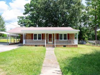 Foreclosed Home - 214 W HILL ST, 27504