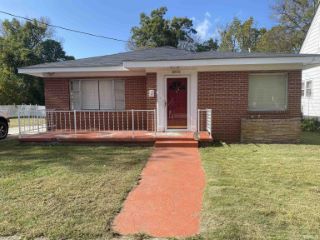 Foreclosed Home - 303 S VIRGINIA ST, 27530