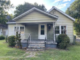 Foreclosed Home - 1213 N JOHN ST, 27530