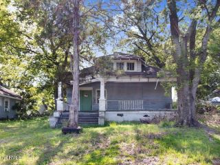 Foreclosed Home - 412 N VIRGINIA ST, 27530