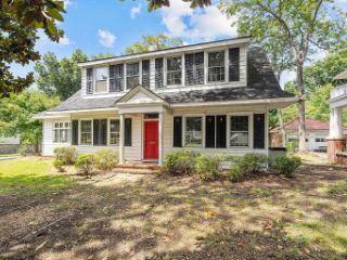 Foreclosed Home - 830 S CHESTNUT ST, 27536