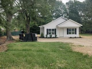 Foreclosed Home - 105 N MAPLE ST, 27542