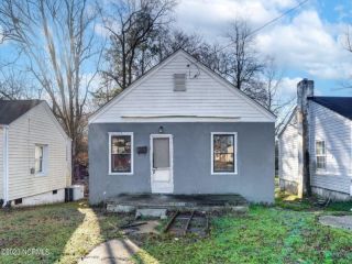 Foreclosed Home - 1105 E HOLLY ST, 27801