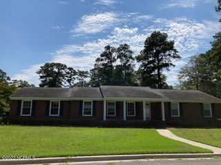 Foreclosed Home - 1602 N OVERLOOK DR, 27858