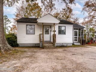 Foreclosed Home - 104 MAYO ST, 27886