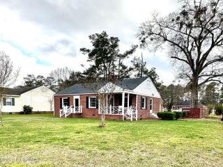 Foreclosed Home - 1008 CHERRY ST, 27886