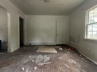 Foreclosed Home - 105 ROBERSON AVE, 27892