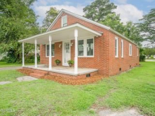 Foreclosed Home - 305 N ASHE ST, 27909
