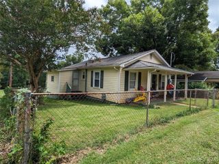 Foreclosed Home - 903 CHERRY ST, 28016