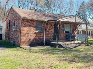 Foreclosed Home - 106 S SPARGO ST, 28034