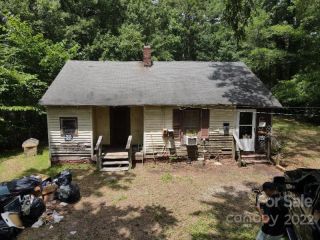 Foreclosed Home - 933 N HIGHLAND ST, 28052