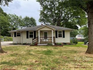 Foreclosed Home - 621 WAGNER CIR, 28054