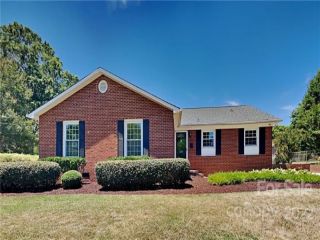 Foreclosed Home - 1209 CASTLEGATE ST, 28054